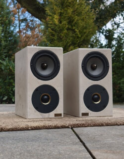 La Bambina superiore in Jura gelb antik